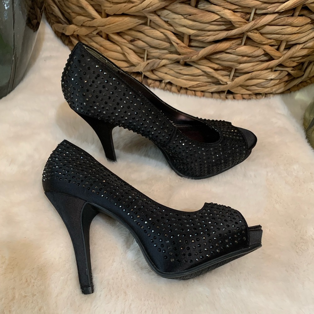 Heels - Picture 4 of 4